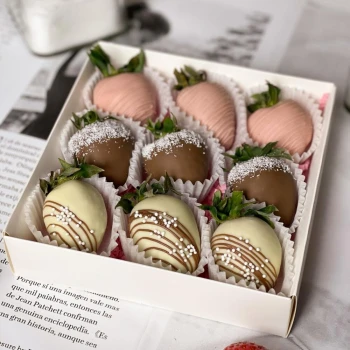 Chocolate covered strawberries (9 pcs)