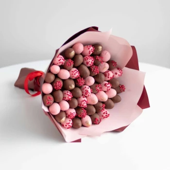 Chocolate-covered strawberries bouquet "Romance"