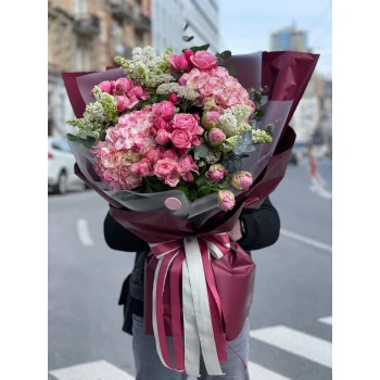 Bouquet "Elegy" with roses and hydrangea