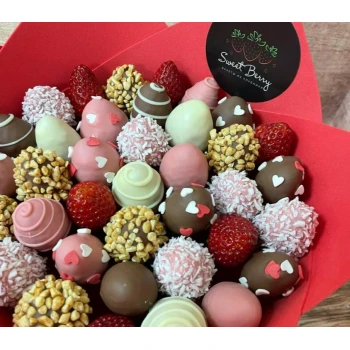 Bouquet of strawberries in chocolate Red Rainbow